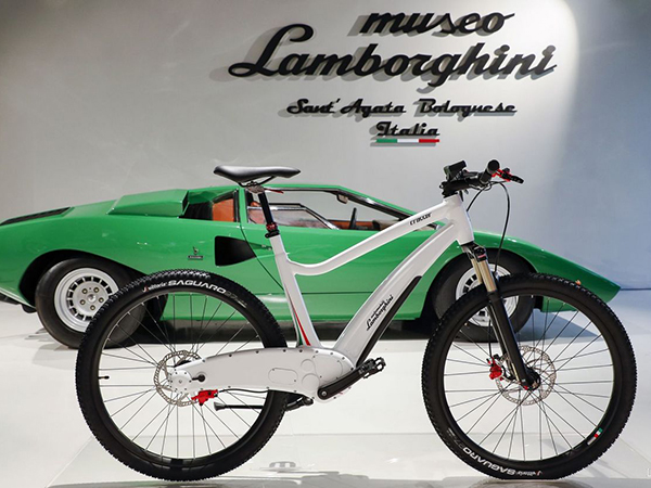 لامبورجيني تكشف عن أول درجاتها الكهربية المذهلة